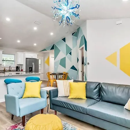 Bright & Colorful New Home 10 Min From Rainbow Springs